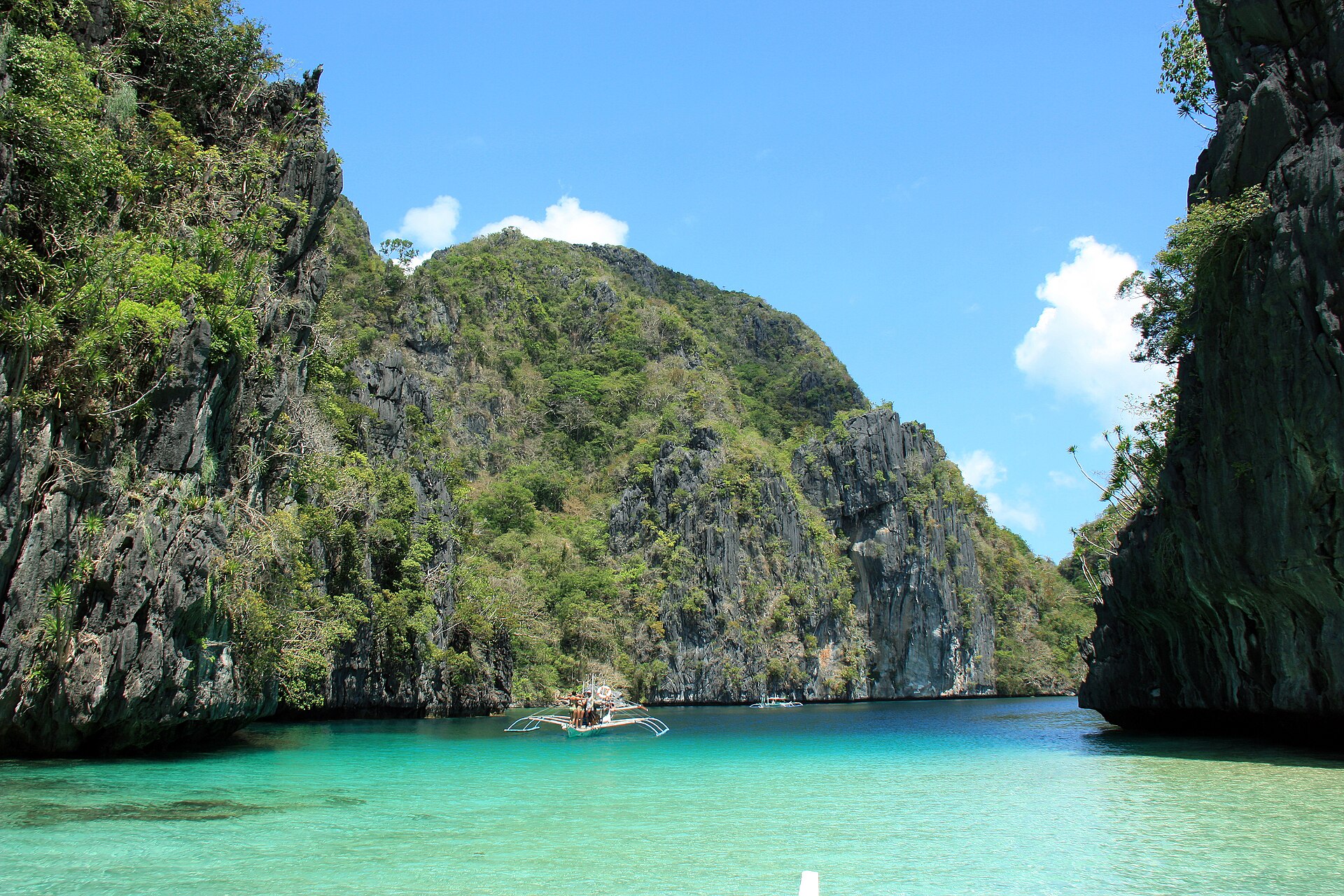 Big Lagoon at El Nido, turquoise water between limestone cliffs and an outrigger boat
